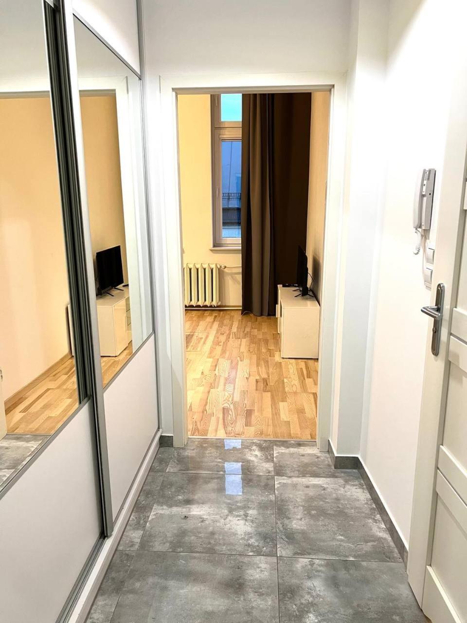 Stylish Apartment In The Centre -By Hik Apartments Варшава Екстериор снимка