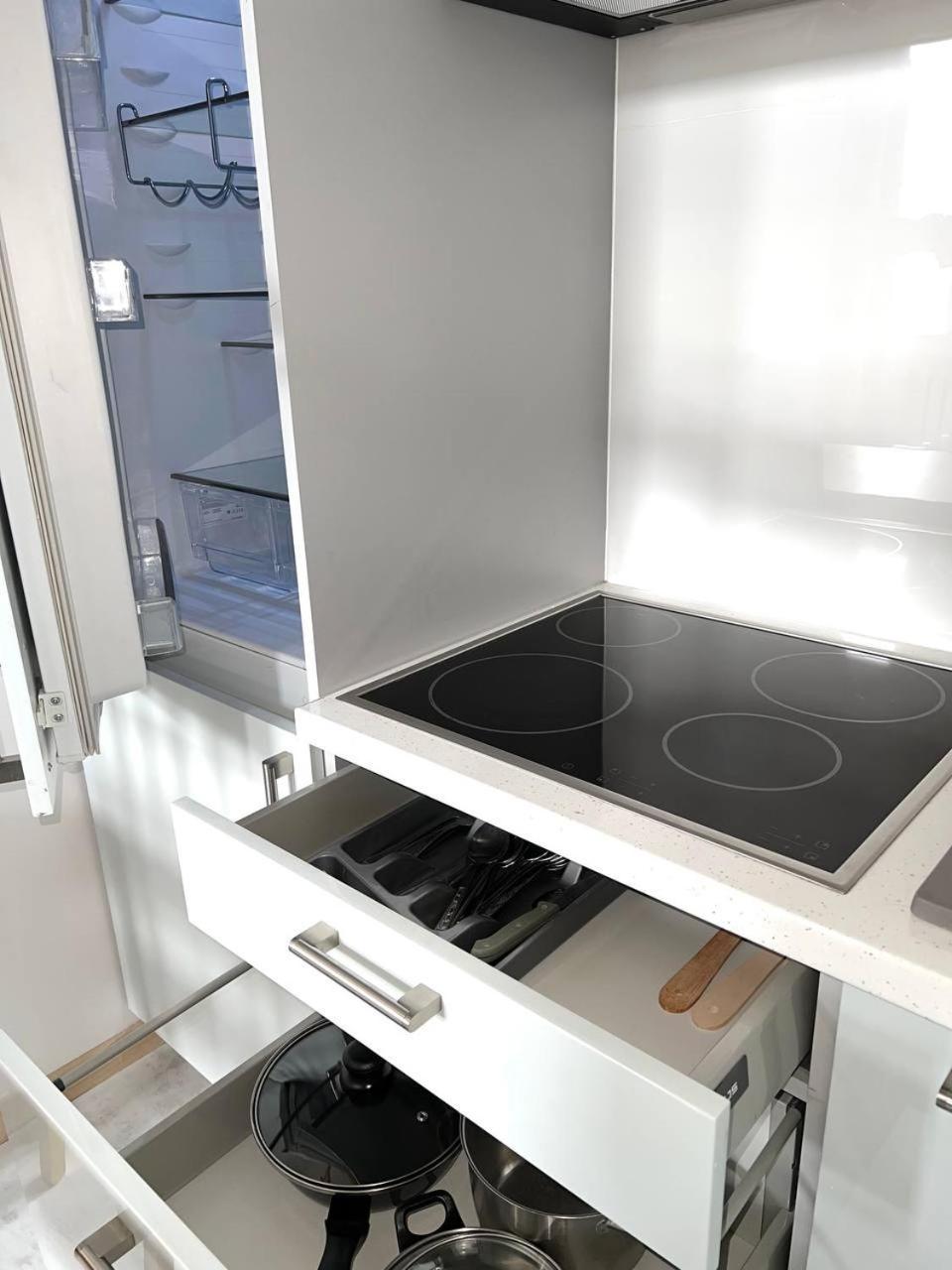 Stylish Apartment In The Centre -By Hik Apartments Варшава Екстериор снимка